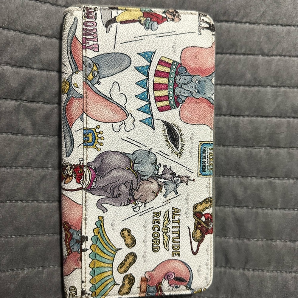 Dooney and Bourke dumbo wallet